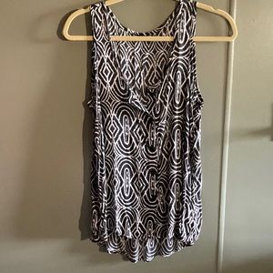 Black and White Tank Top with buttons higher in the front longer in back size md